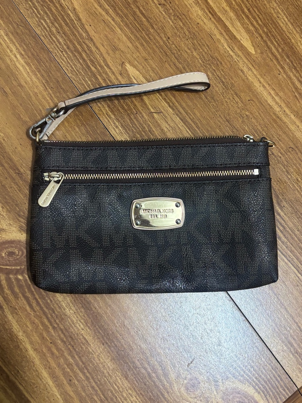 Michael Kors Black and Beige Signature Wristlet